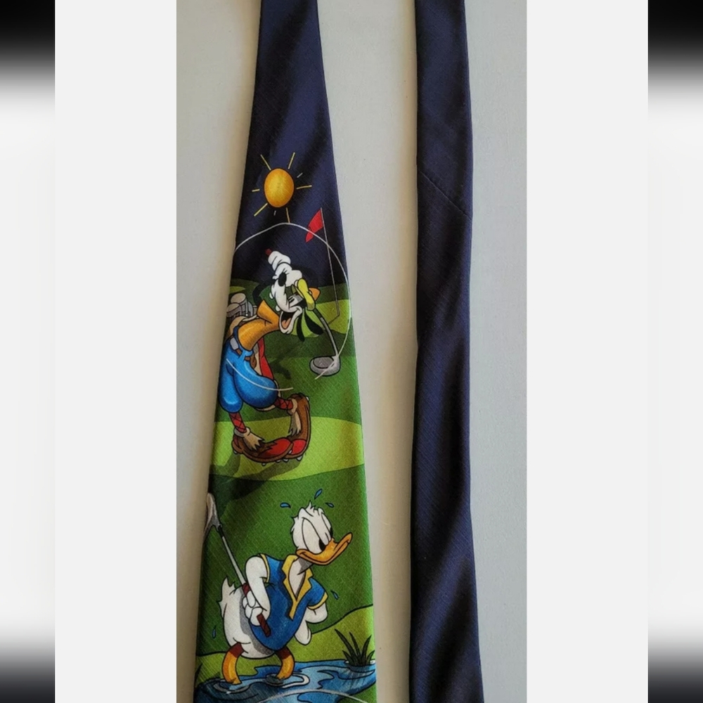 Disney Mickey Unlimited Mickey Mouse & Friends Men's Green Silk Golfing Tie NWOT - Picture 4 of 6